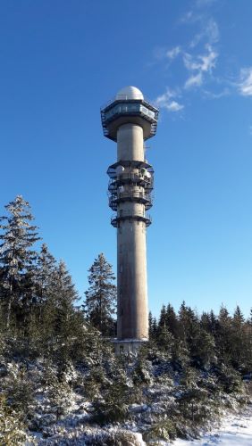 Meteoradar na vrcholu.