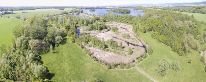 Chomoutovské jezero.