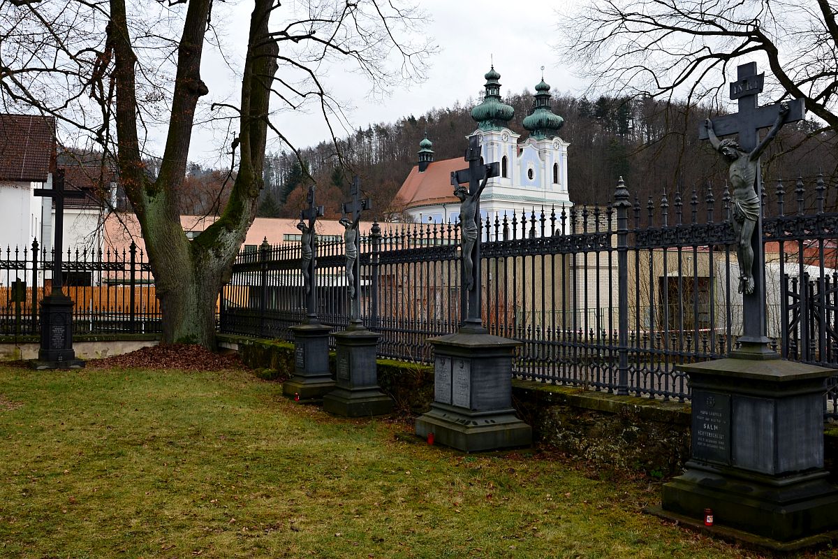 Barokního kostela Panny Marie Sedmibolestné.